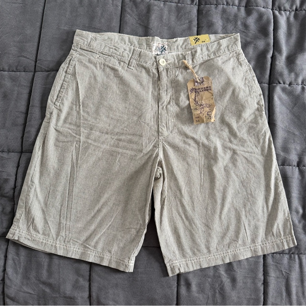 Modern Culture Men's Gray/white striped Casual Shorts size 34 NWT